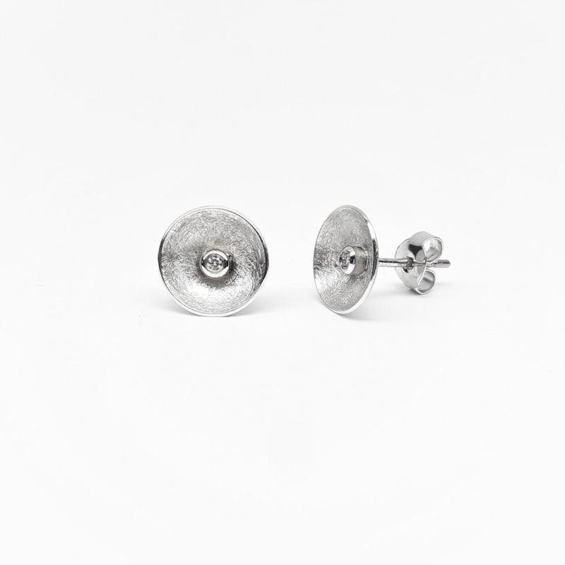 Boucles d'oreilles en or blanc 18kt et diamants.