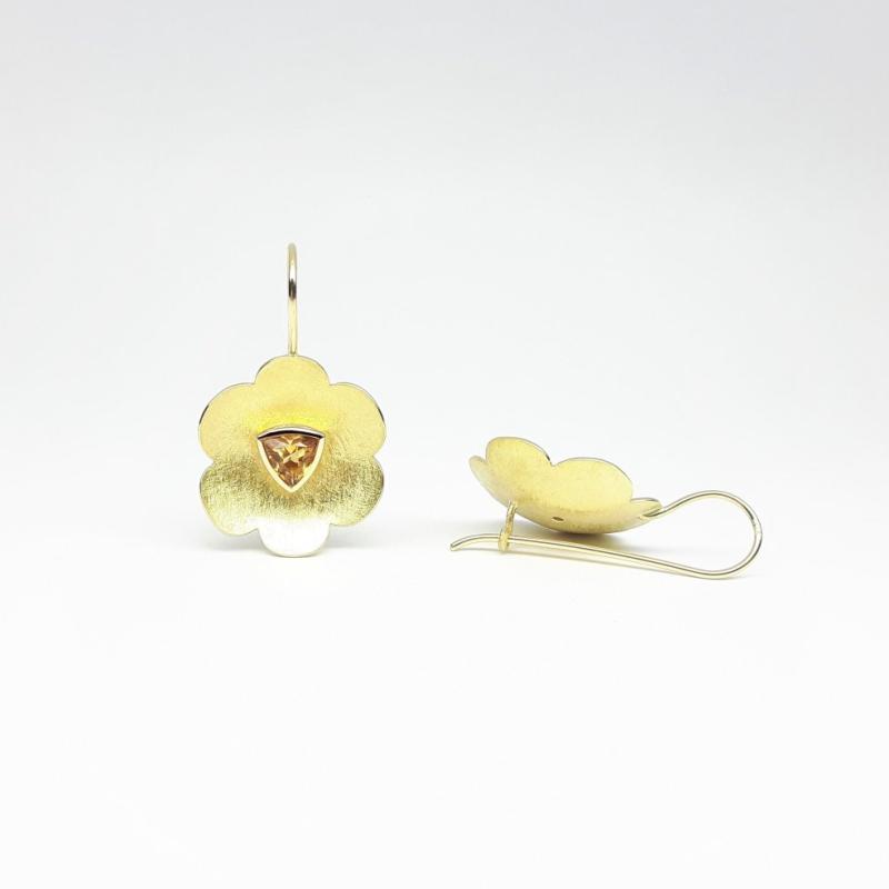 Boucles d'oreilles en or jaune 18kt et citrine.