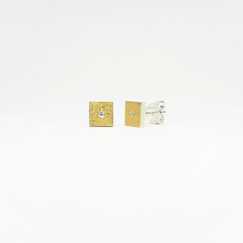Boucles d'oreilles en or fin, argent 925/-. et brillants.