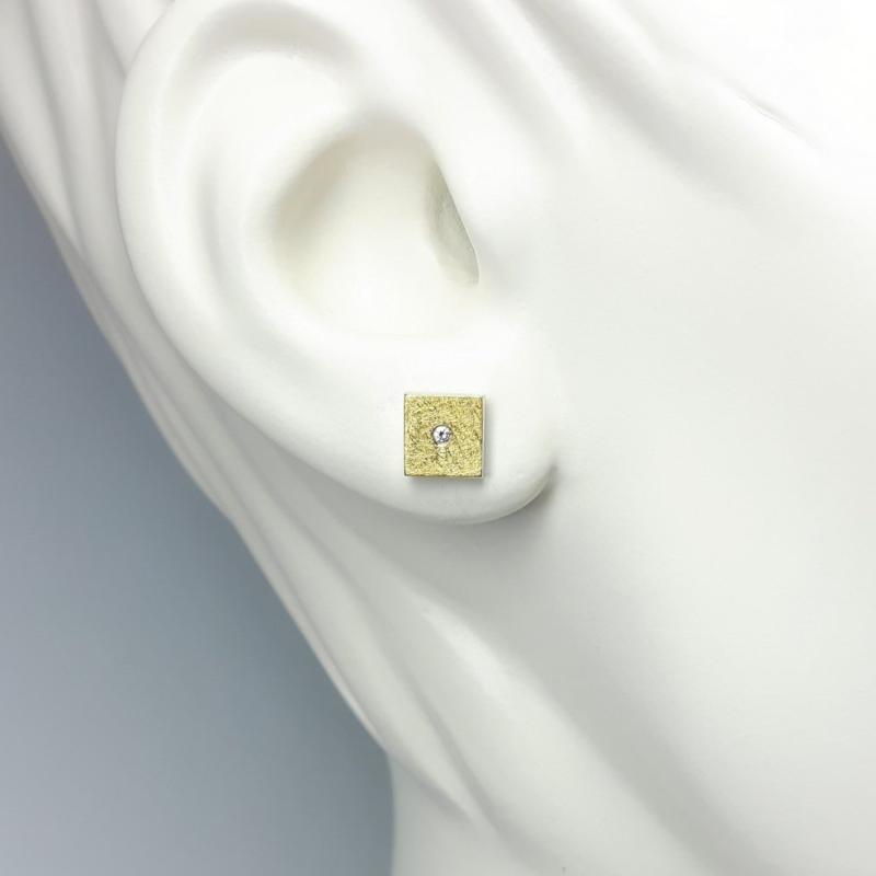 Boucles d'oreilles en or fin, argent 925/-. et brillants.