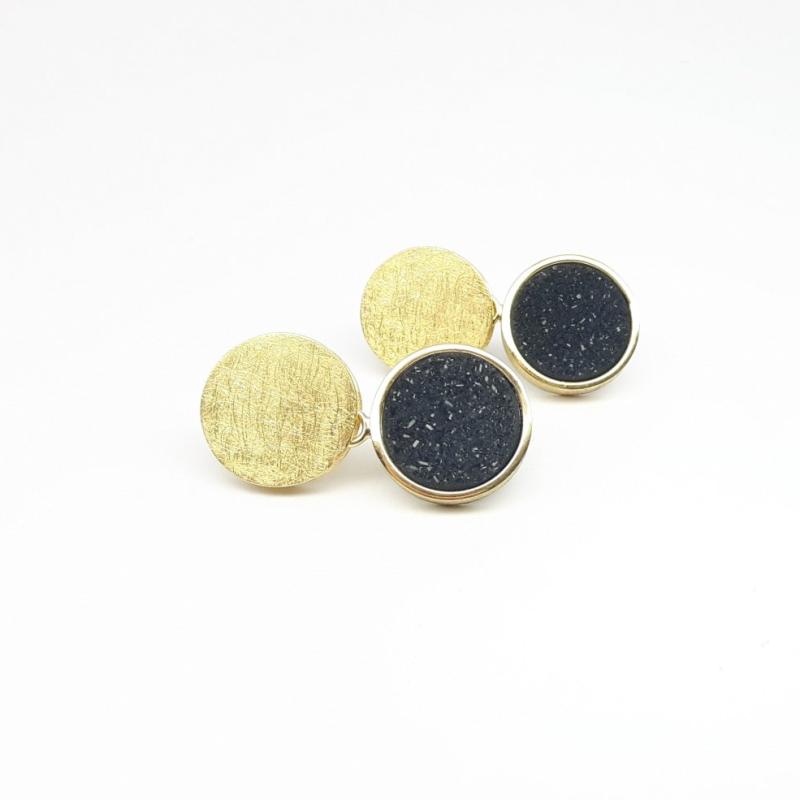 Boucles d'oreilles en or jaune 18kt et agate cristallisée. Pièce unique.