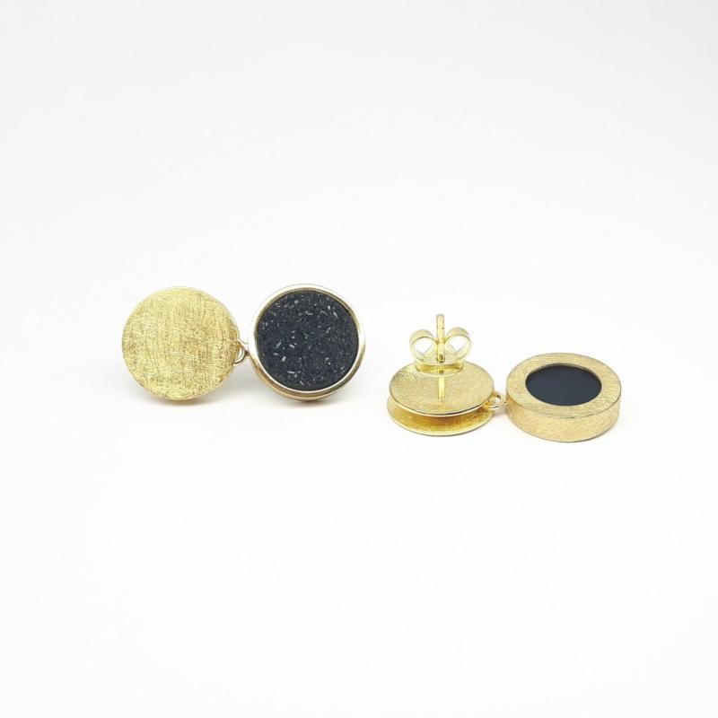 Boucles d'oreilles en or jaune 18kt et agate cristallisée. Pièce unique.