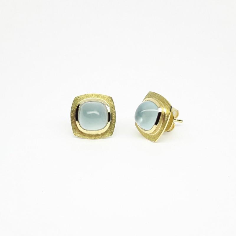 Boucles d'oreilles, or jaune 18kt et aigue-marine. Pièce unique.
