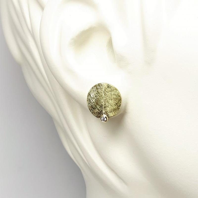 Boucles d'oreilles en or jaune 18kt et brillants.