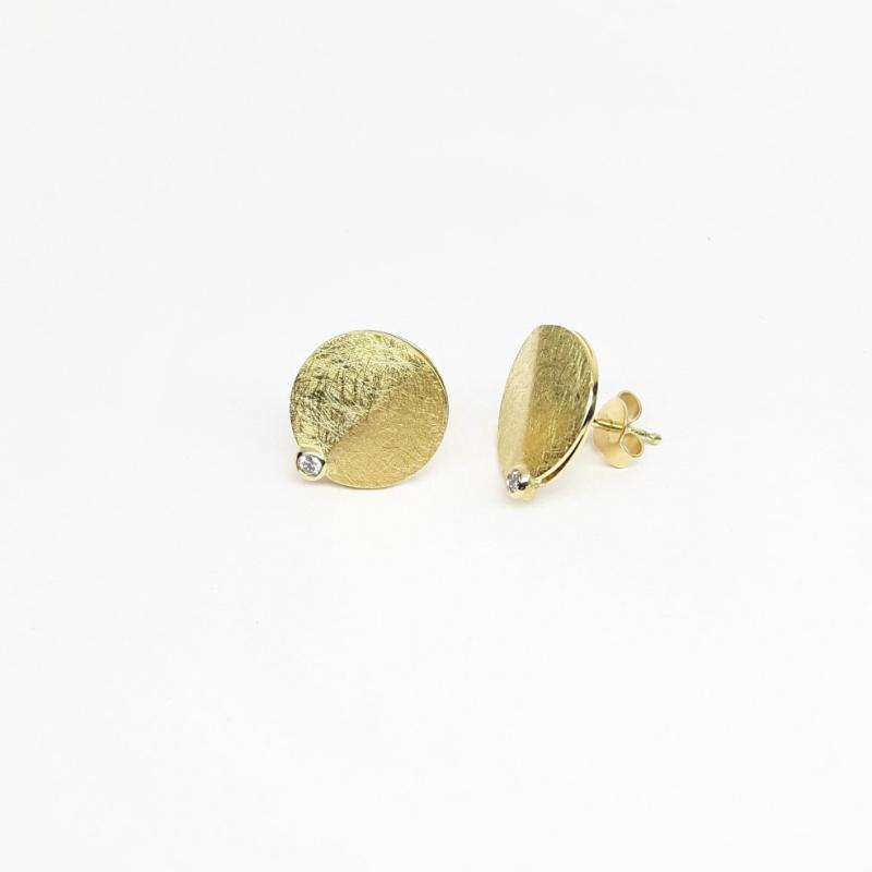 Boucles d'oreilles en or jaune 18kt et brillants.
