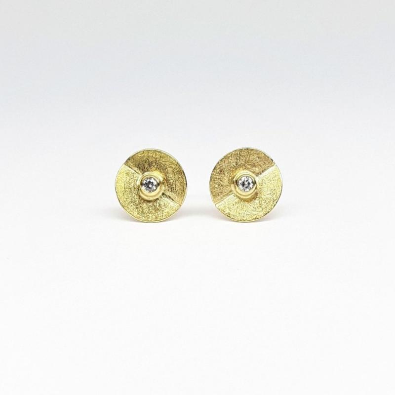Boucles d'oreilles en or jaune 18kt et brillants.