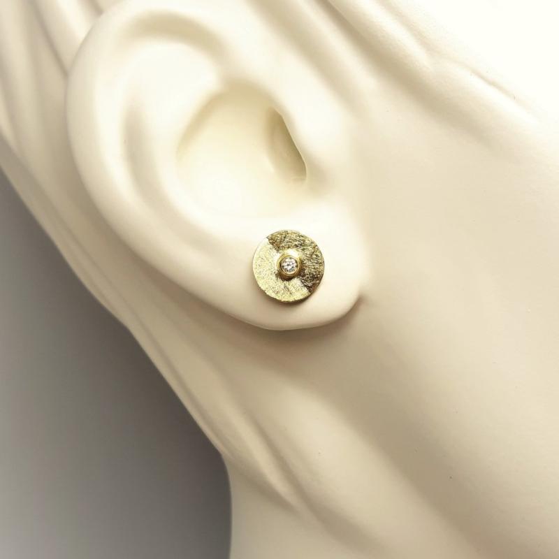 Boucles d'oreilles en or jaune 18kt et brillants.