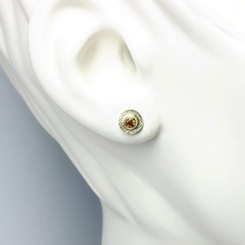 Boucles d'oreilles en or jaune 18kt et améthyste.