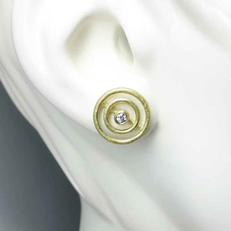 Boucles d'oreilles en or jaune 18kt et brillants. Pièce unique.