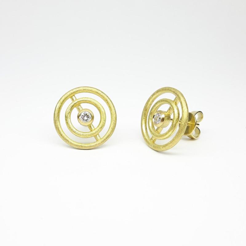 Boucles d'oreilles en or jaune 18kt et brillants. Pièce unique.