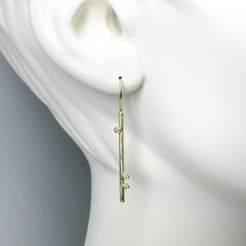 Boucles d'oreilles en or jaune 18kt et diamants. Pièce unique.