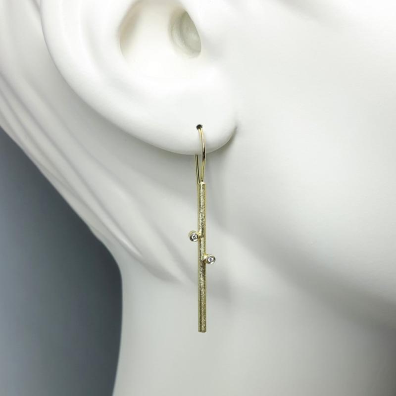 Boucles d'oreilles en or jaune 18kt et diamants. Pièce unique.