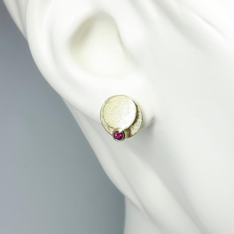 Boucles d'oreilles en or jaune 18kt et tourmaline rose.