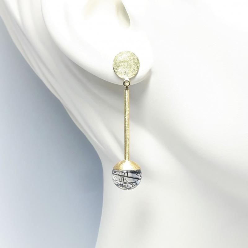 Boucles d'oreilles or jaune 18kt et quartz tourmaline. Pièce unique.