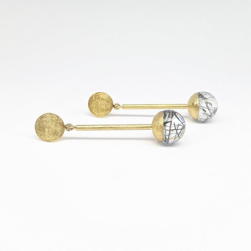 Boucles d'oreilles or jaune 18kt et quartz tourmaline. Pièce unique.