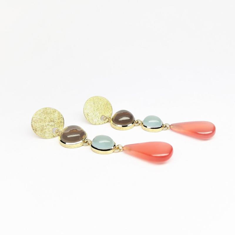 Boucle d'oreilles en or jaune 18kt, pampilles en rhodochrosite très fine, aigue-marine et quartz fumé.Pièce unique.