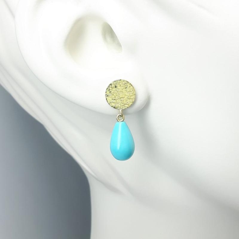 Boucles d'oreilles en or jaune 18kt martelé et pampilles en turquoise. Pièce unique.