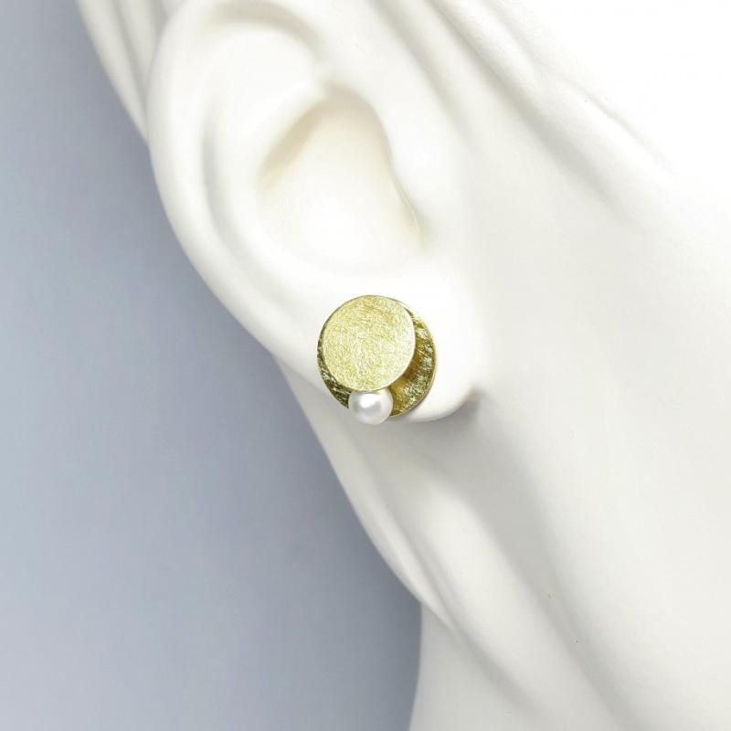 Boucles d'oreilles en or jaune 18kt et perles Akoya.