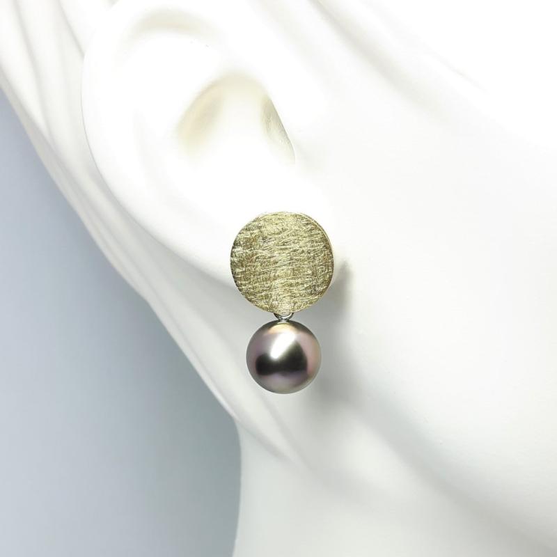 Boucles d'oreilles en or jaune 18kt perles de Tahiti Ø12mm.