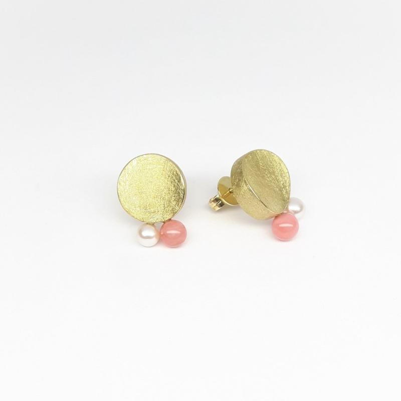 Boucles d'oreilles en or jaune 18kt, opale rose et perles de culture Akoya. Pièce unique.
