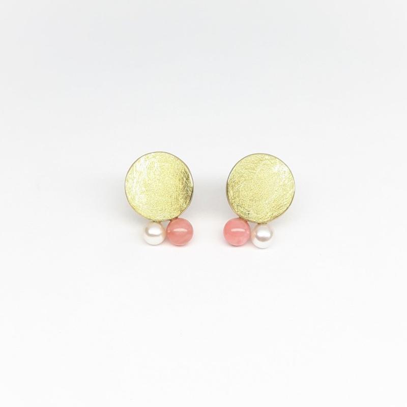 Boucles d'oreilles en or jaune 18kt,  opale rose et perles de culture Akoya. Pièce unique.