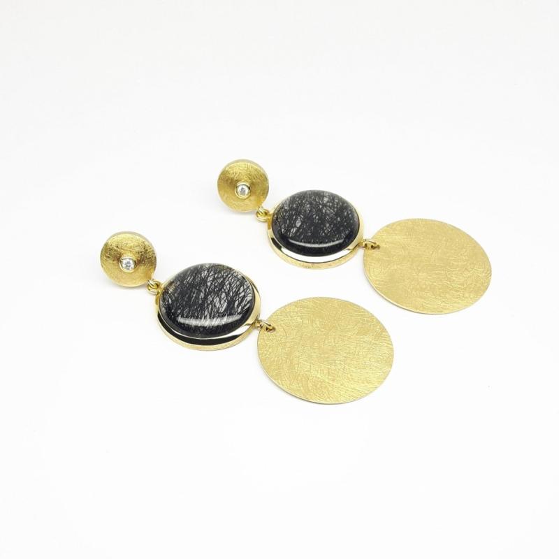 Boucles d'oreilles en or jaune 18kt, quartz tourmaline et brillants. Pièce unique.