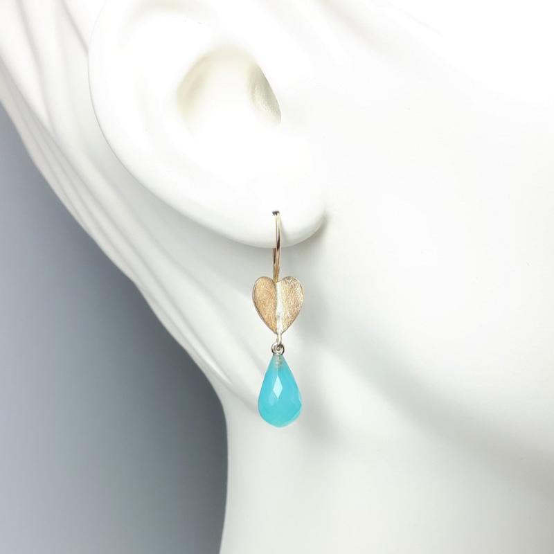 Boucles d'oreilles en or rouge 18kt et pampilles en calcédoine sea-blue.