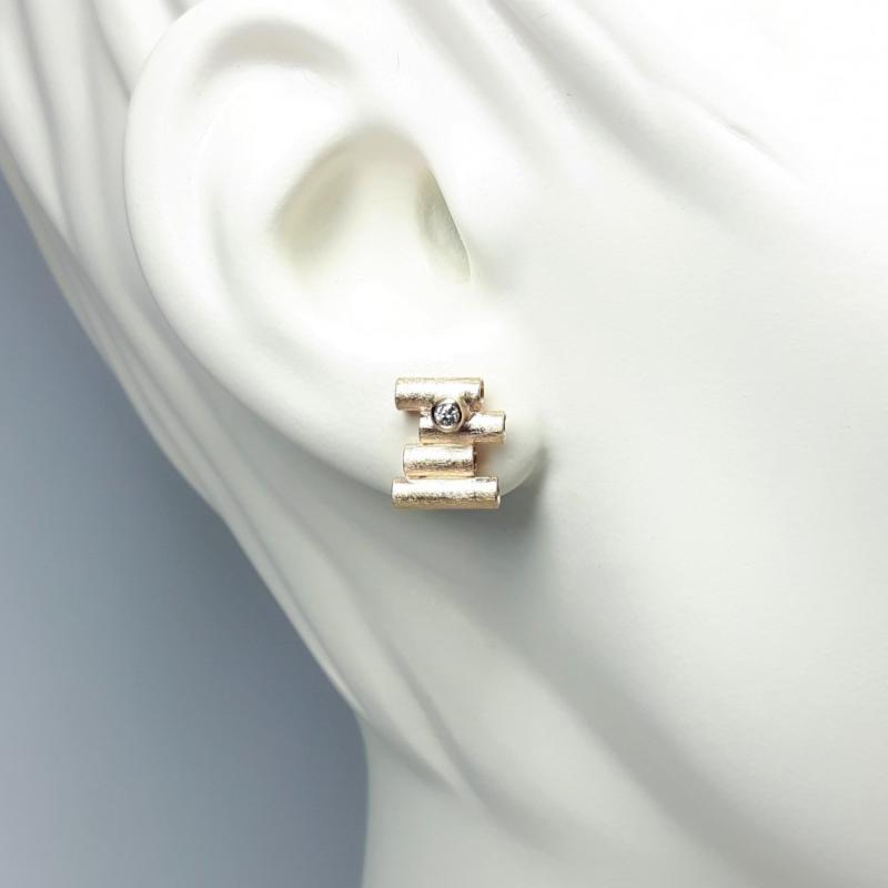 Boucles d'oreilles en or rouge 18kt et diamants.