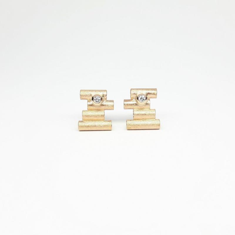 Boucles d'oreilles en or rouge 18kt et diamants.