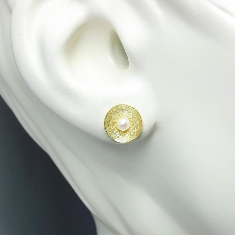 Boucles d'oreilles en or jaune 18kt et perles Akoya.