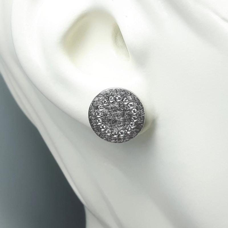 Boucles d'oreilles en or blanc 18kt et diamants Ø1.3mm.