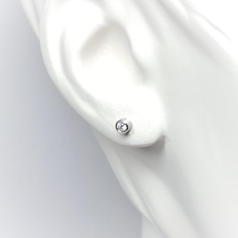 Boucles d'oreilles en or blanc 18kt et brillants Ø3mm 0,20ct tot.