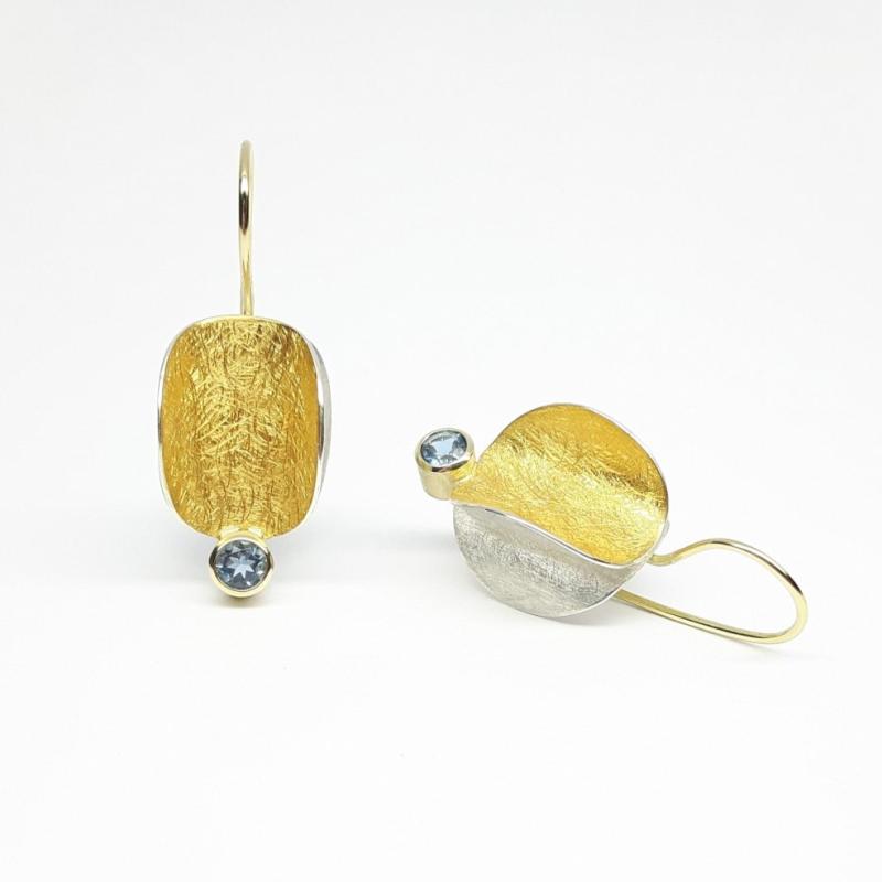Boucles d'oreilles en or fin, or jaune 18kt, argent 925/- et aigue-marine.