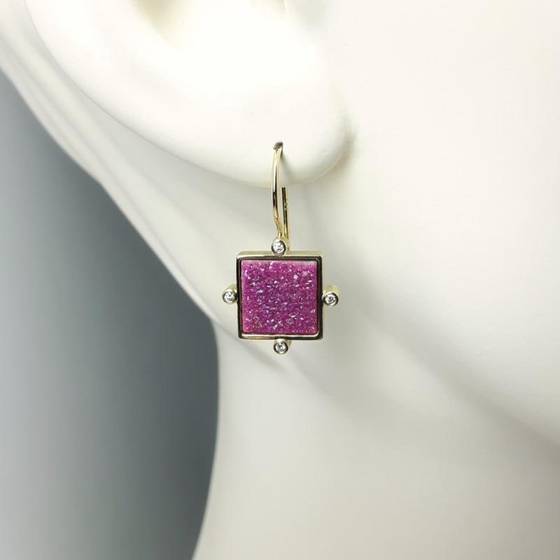 Boucles d'oreilles en or jaune 18kt, cobaltocalcite et diamants. Pièce unique.