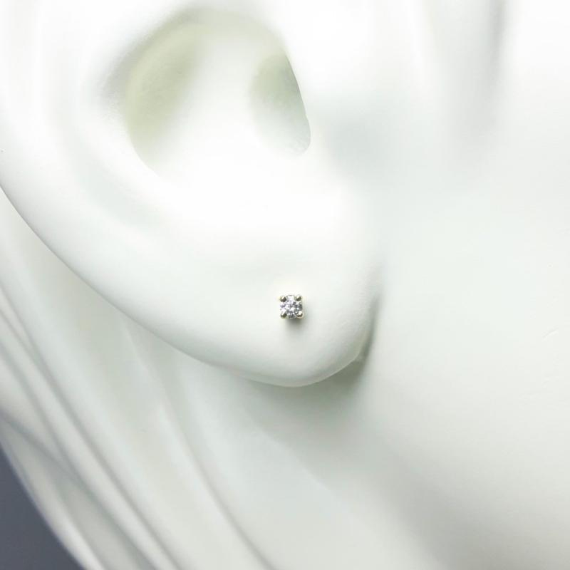 Boucles d'oreilles en or jaune 18kt et brillants à 0,06ct total.