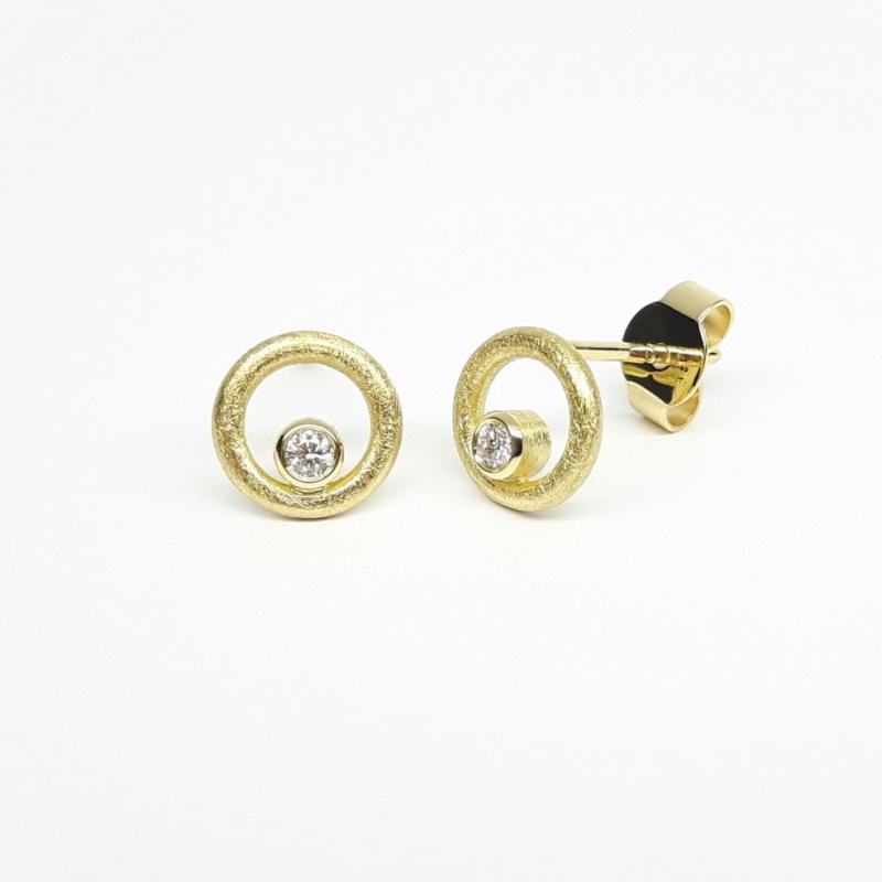 Boucles d'oreilles en or jaune 18kt et brillants. Pièce unique.