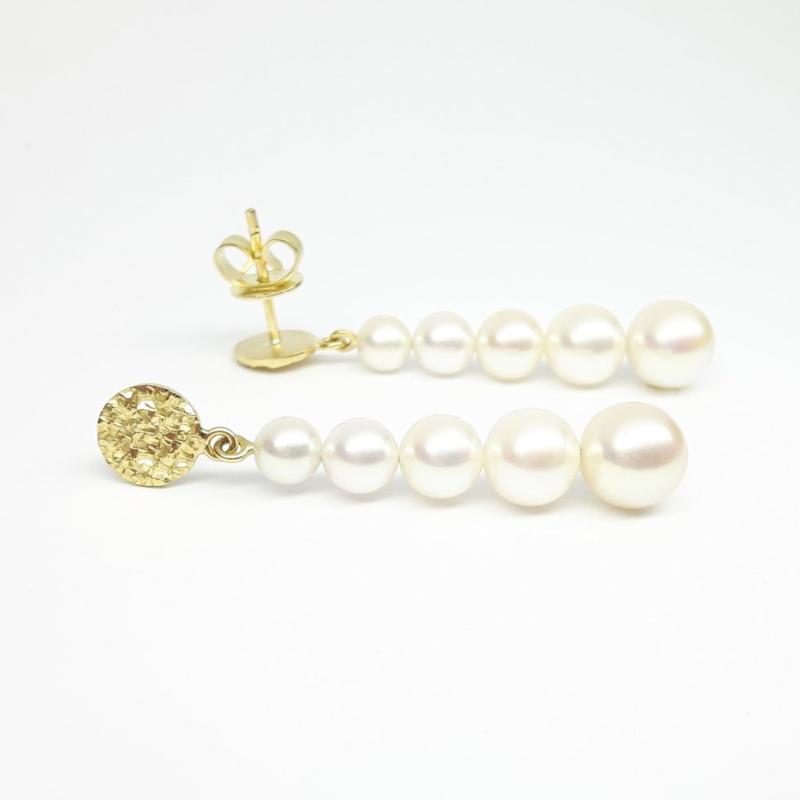Boucles d 'oreilles en or jaune 18kt et perles d'eau douce. Pièce unique.