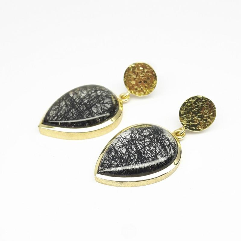 Boucles d'oreilles en or jaune 18kt et quartz tourmaline. Pièce unique.