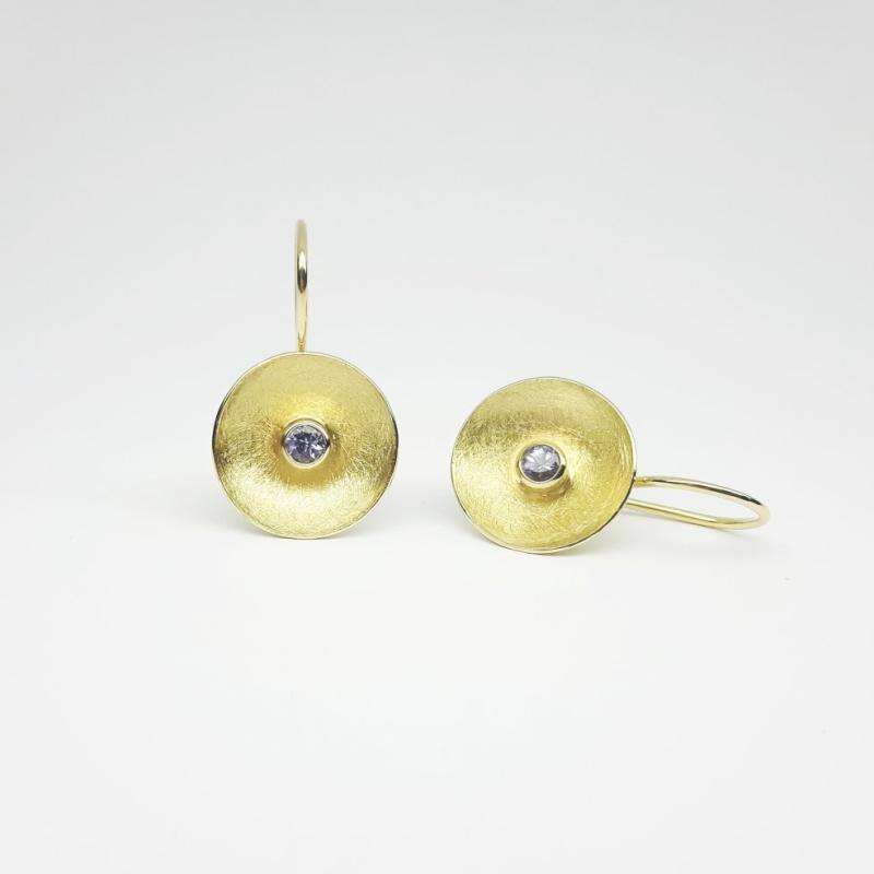 Boucles d'oreilles en or jaune 18kt et tanzanite Ø3mm.