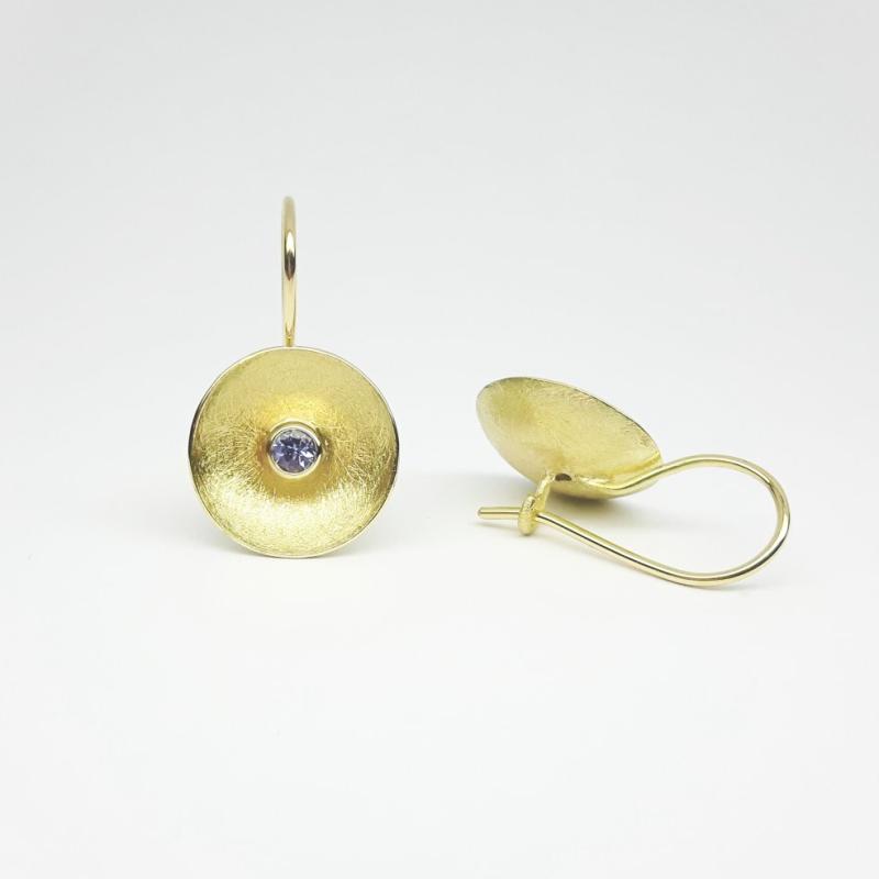 Boucles d'oreilles en or jaune 18kt et tanzanite Ø3mm.