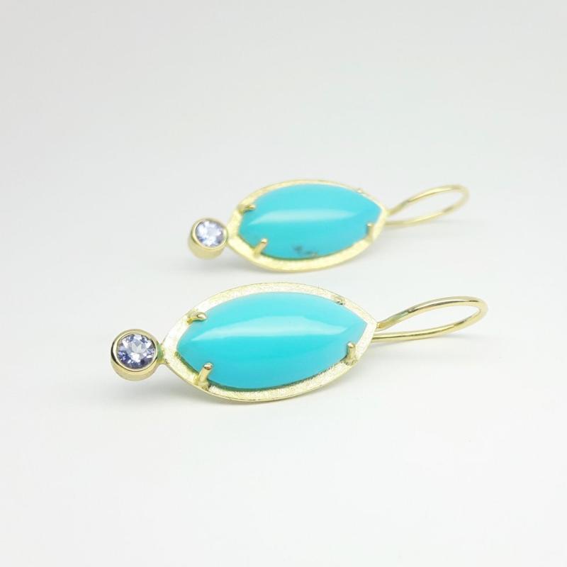 Boucles d'oreilles en or jaune 18kt, turquoises et tanzanites. Pièce unique.