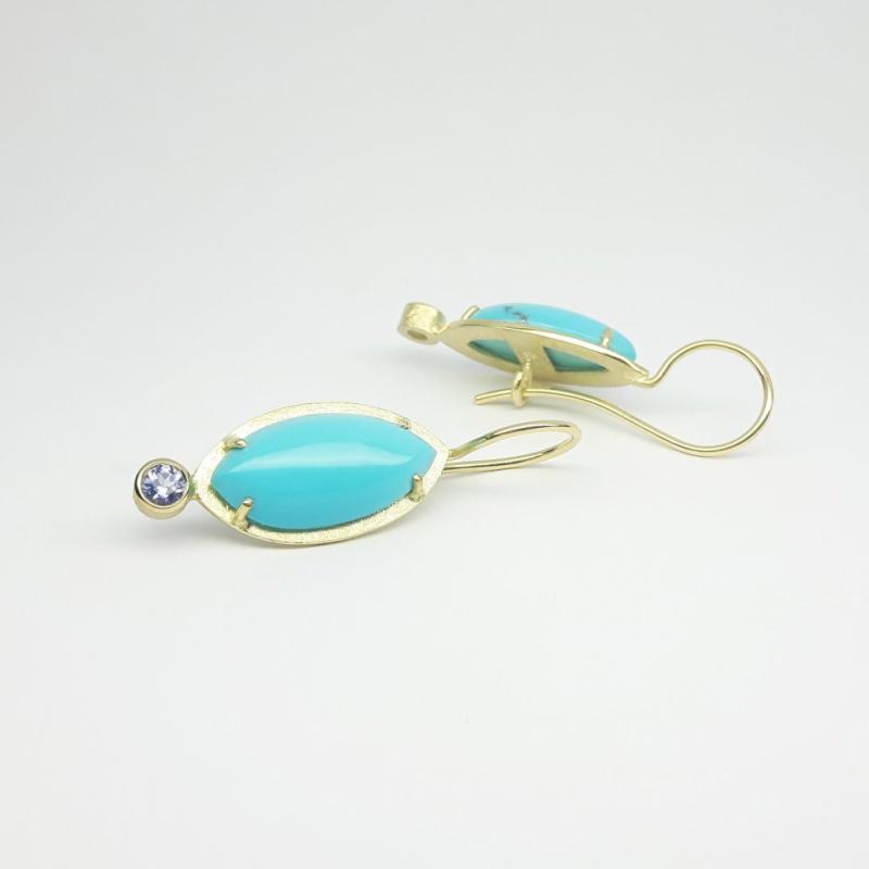 Boucles d'oreilles en or jaune 18kt, turquoises et tanzanites. Pièce unique.