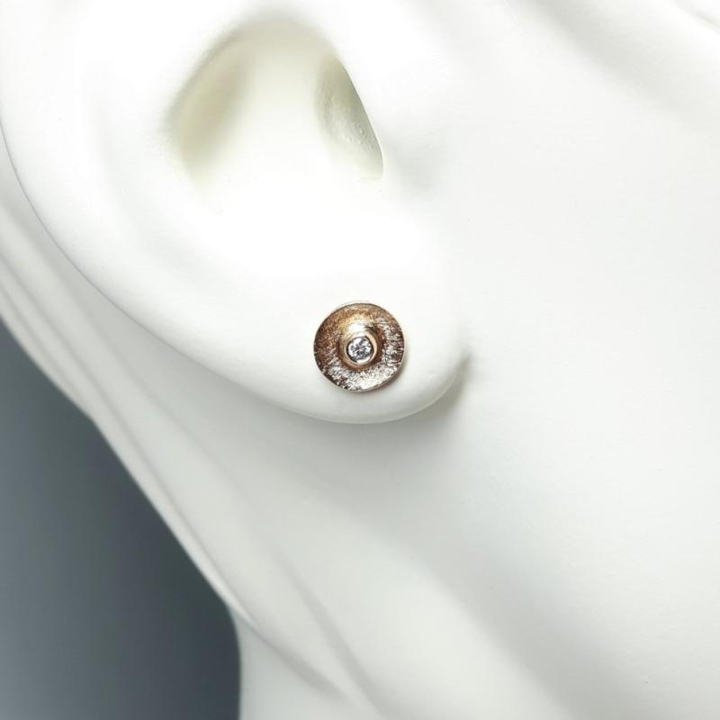Boucles d'oreilles en or rouge 18kt et brillants.
