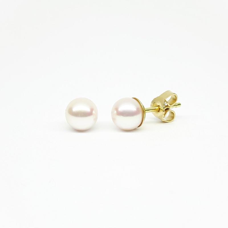 Boucles d'oreilles en or jaune 18kt et perles de culture Akoya blanches ø5,8mm.