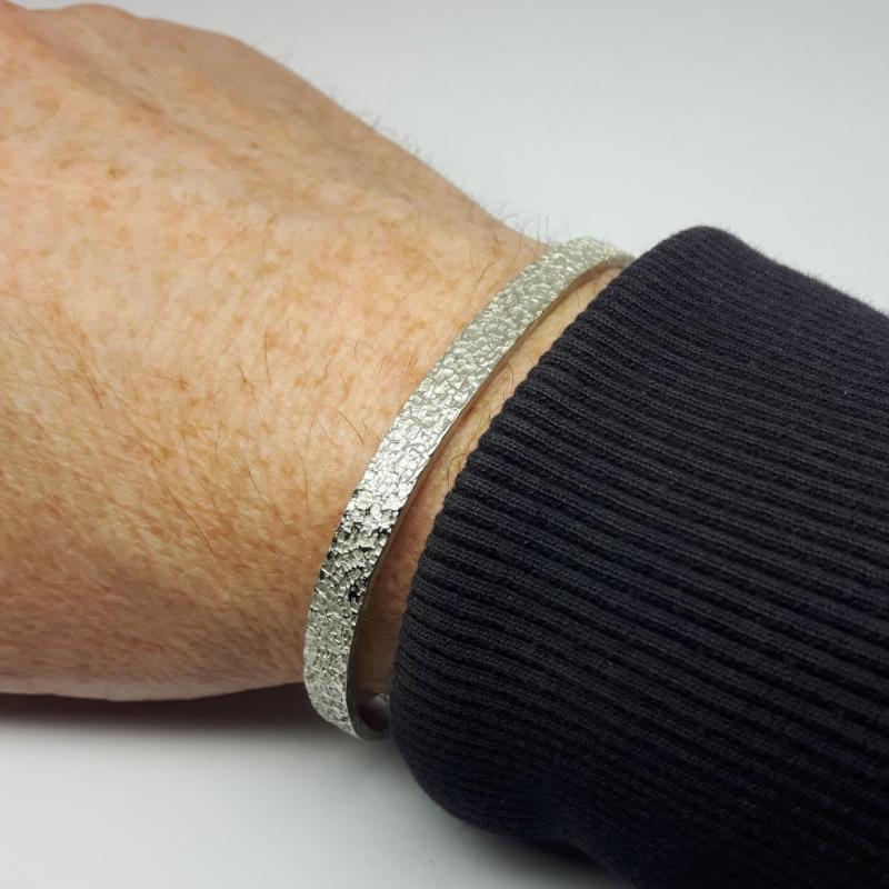Bracelet en argent 925/- martelé. Pièce unique.