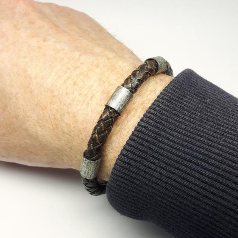 Bracelet en cuir et argent 925/- noirci.