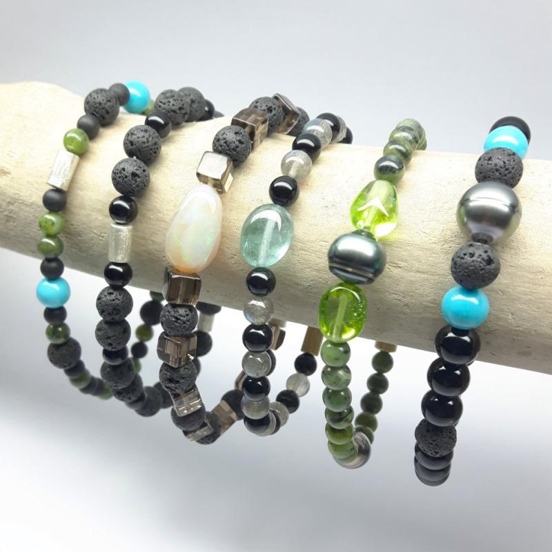 Bracelet en lave, quartz fumé, opale et argent 925/-. Pièce unique.