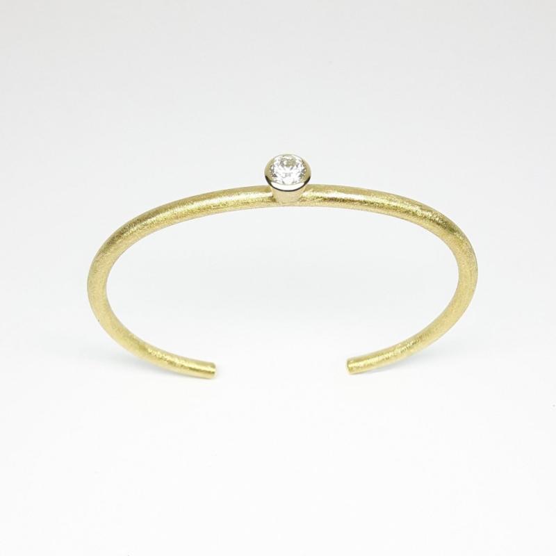 Bracelet en or jaune 18kt et diamant solitaire 0,50ct. Pièce unique.