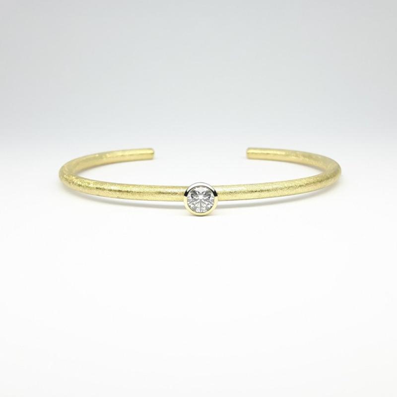 Bracelet en or jaune 18kt et diamant solitaire 0,50ct. Pièce unique.