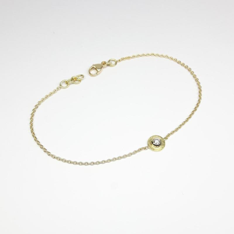Bracelet en or jaune 18kt et brillant 0,09ct.